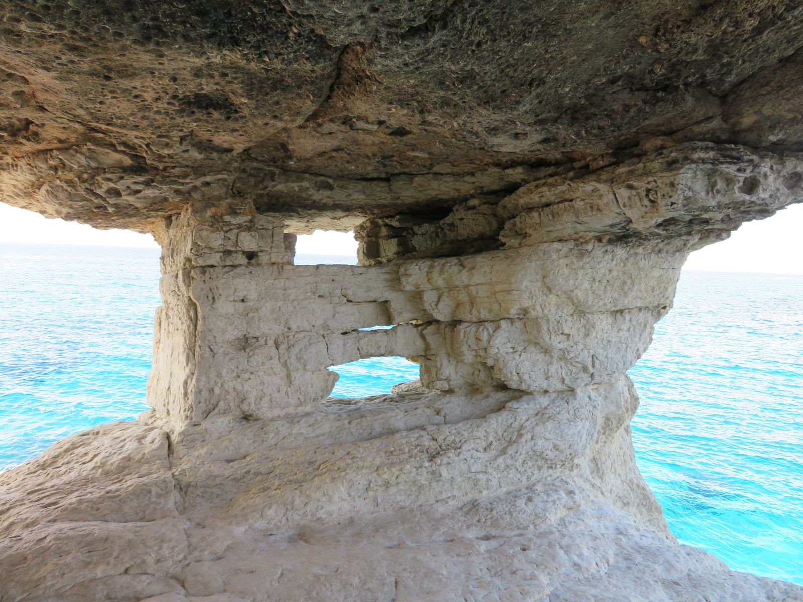 Felsfenster mit Meerblick bei Cape Greko